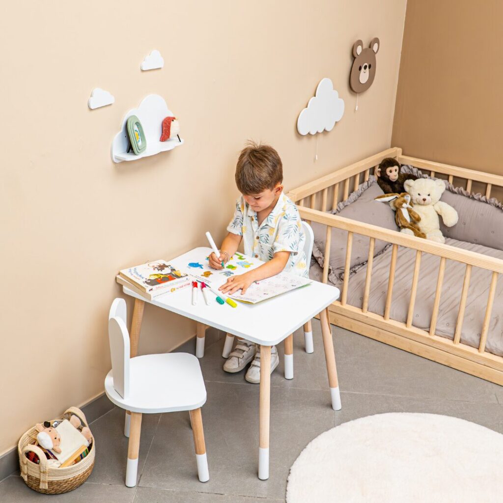 Ensemble Table et 2 Chaises Lapin Blanc en Bois Naturel | Montessori - Table et Chaise Enfant Montessori Cozy Kids | Mobilier Bois Naturel