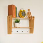 Étagère Murale Enfant avec Crochets - Grue Montessori Bois Naturel et Blanc - Rangement Chambre Enfant Cozy Kids | Mobilier Organisation Bois Naturel