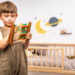 Veilleuses Murales LED Lune & Planète en Bois Peint à la Main | Thème Espace - Veilleuse LED Bébé Cozy Kids | Nuage ou Ours en Bois Naturel