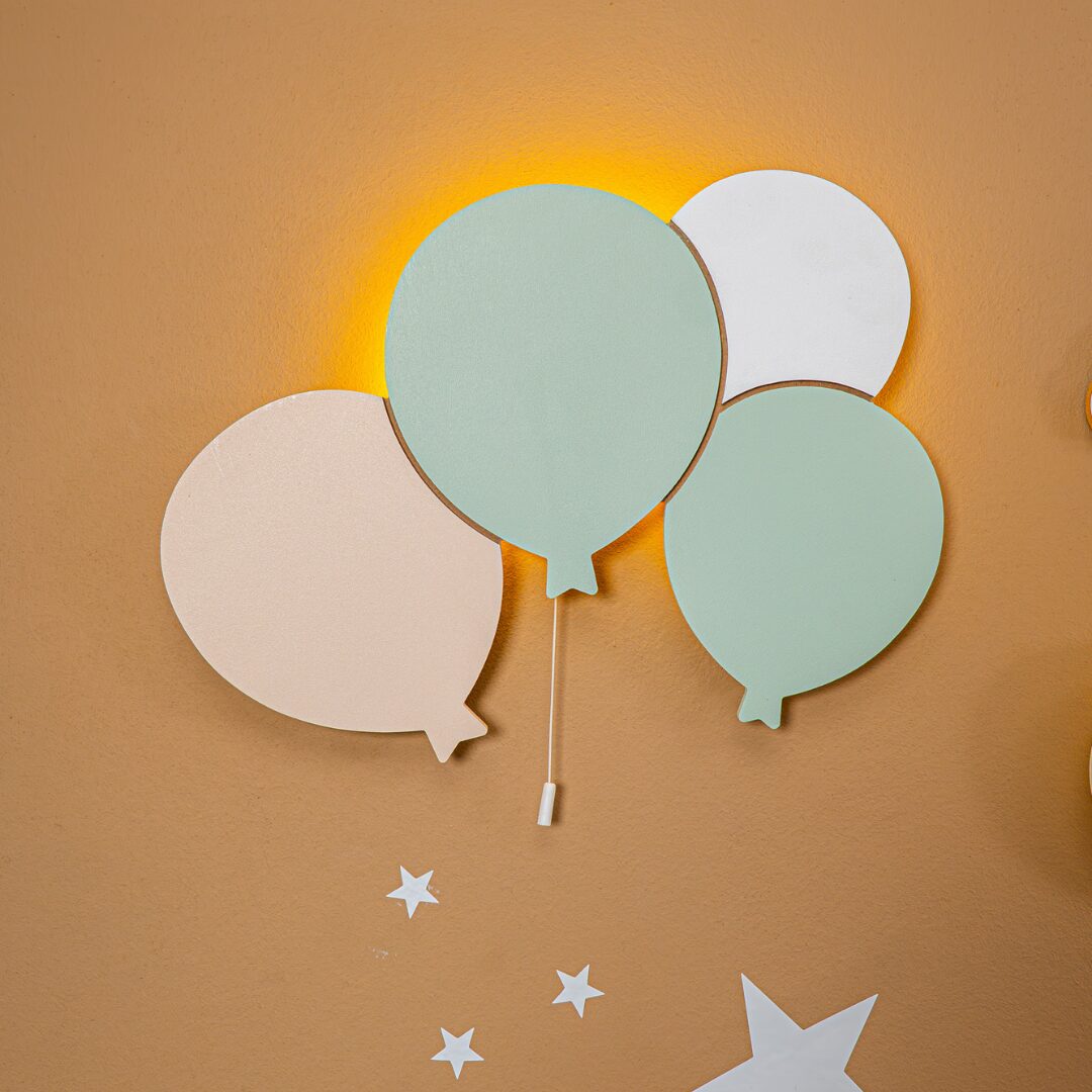 Veilleuse Murale LED 3 Ballons en Bois Peints à la Main | Lampe Décorative Enfant à Piles - Veilleuse LED Bébé Cozy Kids | Nuage ou Ours en Bois Naturel