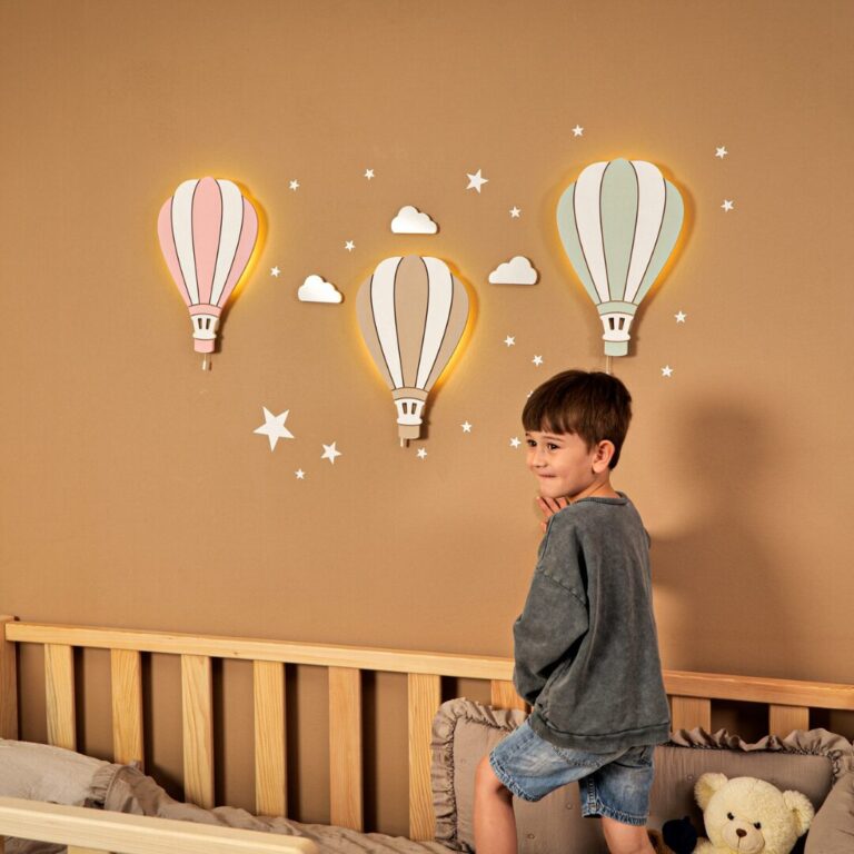 Veilleuse Murale LED Montgolfière Cappadoce en Bois Peint à la Main - Veilleuse LED Bébé Cozy Kids | Nuage ou Ours en Bois Naturel