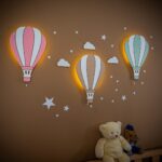 Veilleuse Murale LED Montgolfière Cappadoce en Bois Peint à la Main - Veilleuse LED Bébé Cozy Kids | Nuage ou Ours en Bois Naturel