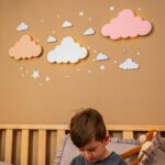 Veilleuse Murale LED Nuage en Bois Peint à la Main | Lumière Douce à Piles | 3 Couleurs - Veilleuse LED Bébé Cozy Kids | Nuage ou Ours en Bois Naturel