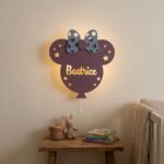Veilleuse Murale Personnalisée avec Prénom LED en Bois | Lampe Chambre Bébé et Enfant avec Nœud | 36 cm