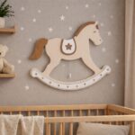 Veilleuse Murale LED Cheval à Bascule en Bois