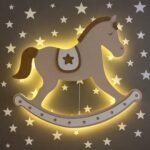 Veilleuse Murale LED Cheval à Bascule en Bois